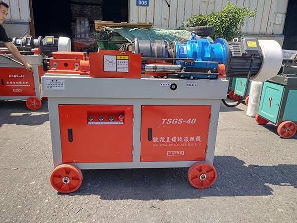 钢筋直螺纹滚丝机.jpg 钢筋直螺纹滚丝机.jpg